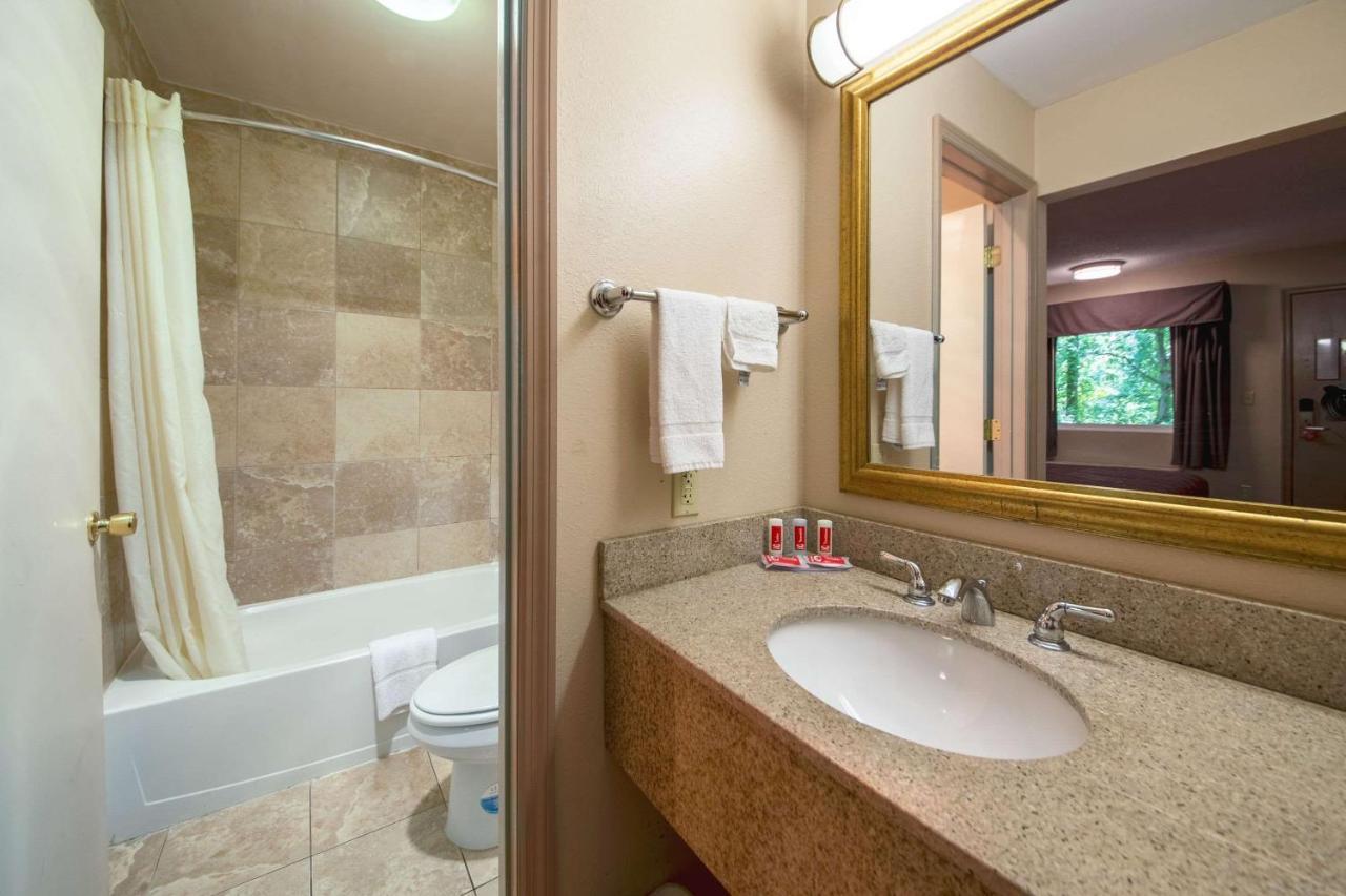 Econo Lodge Маунт-Лорел Экстерьер фото