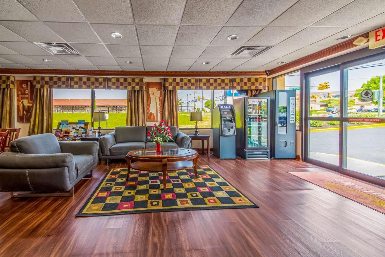 Econo Lodge Маунт-Лорел Экстерьер фото